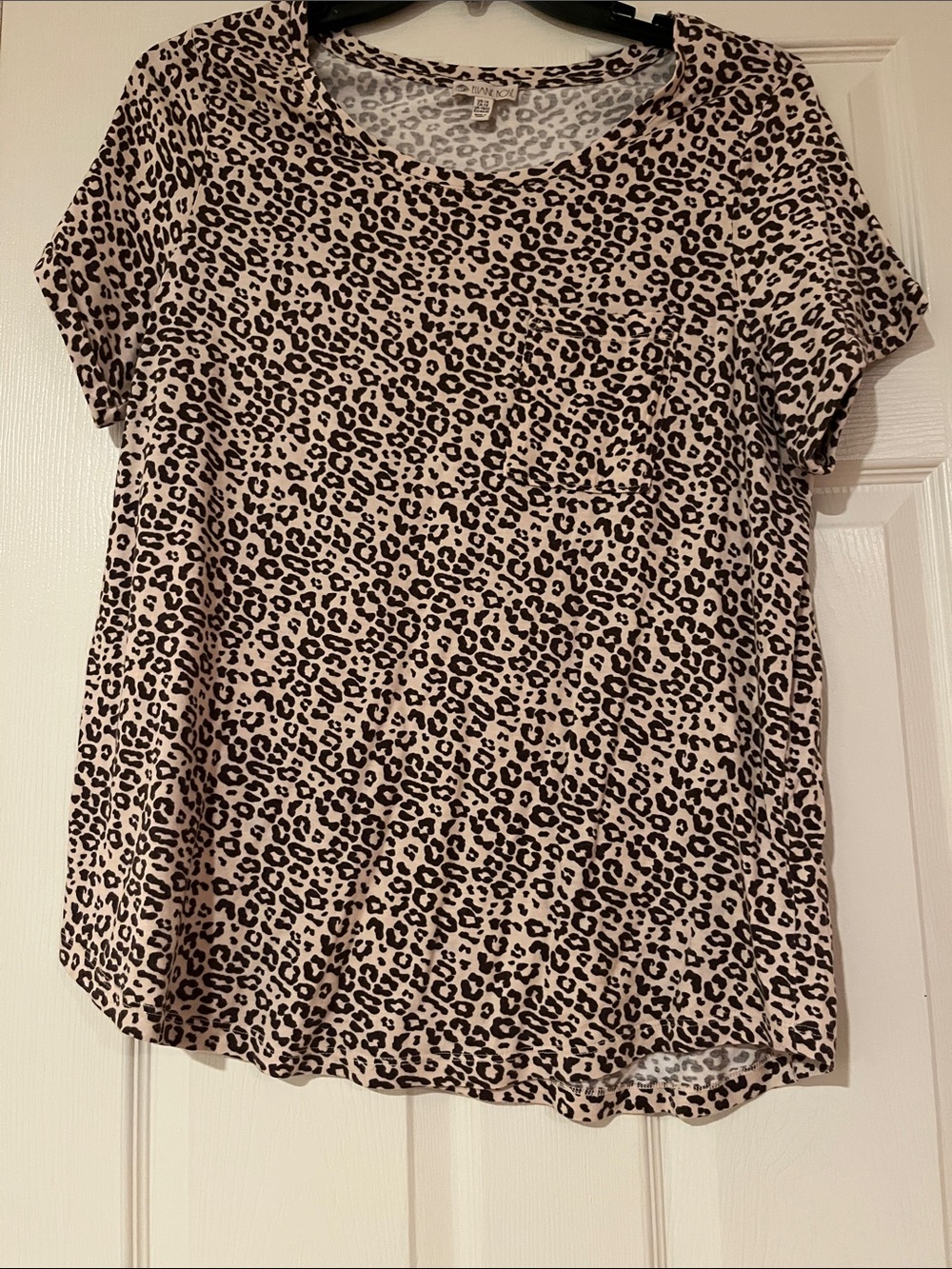 Women’s Short Sleeve Leopard Tee in Blush